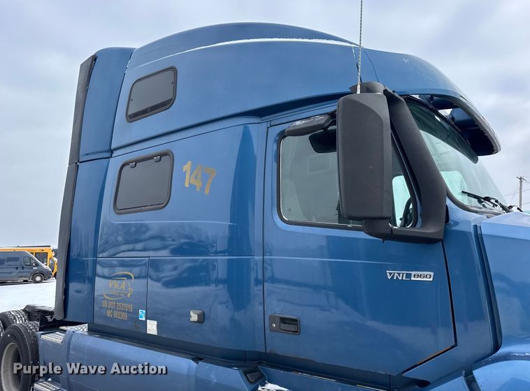 image for item YA1367 2020 Volvo VNL semi truck