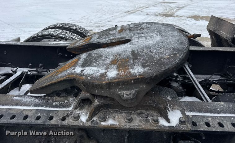 image for item YA1367 2020 Volvo VNL semi truck