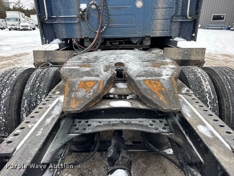 image for item YA1367 2020 Volvo VNL semi truck