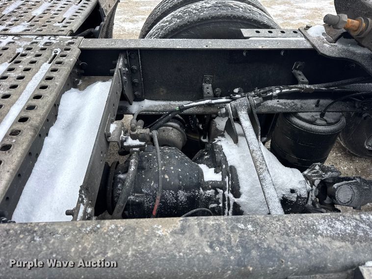 image for item YA1367 2020 Volvo VNL semi truck