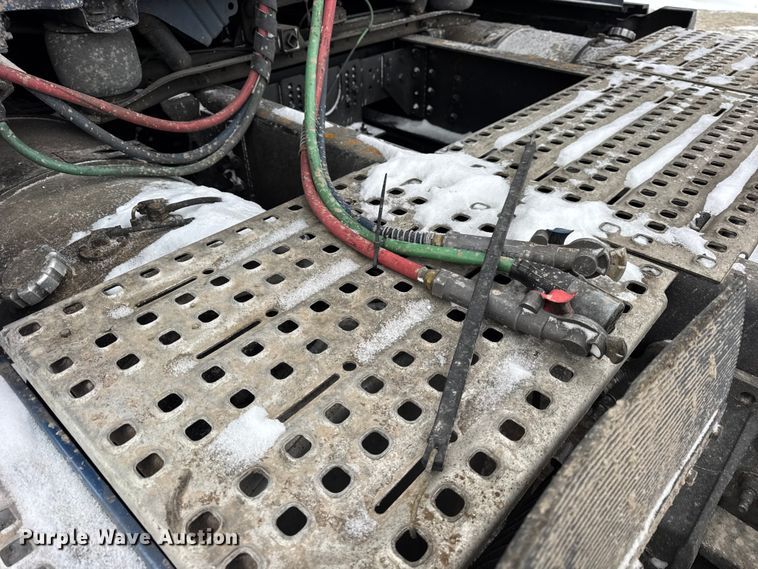 image for item YA1367 2020 Volvo VNL semi truck