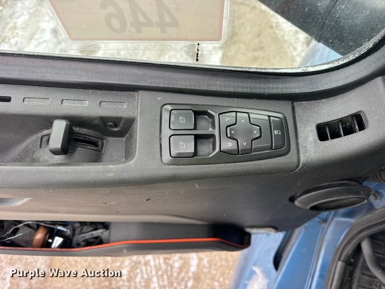 image for item YA1367 2020 Volvo VNL semi truck