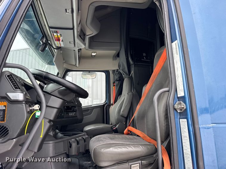 image for item YA1367 2020 Volvo VNL semi truck