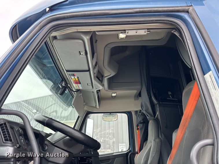 image for item YA1367 2020 Volvo VNL semi truck