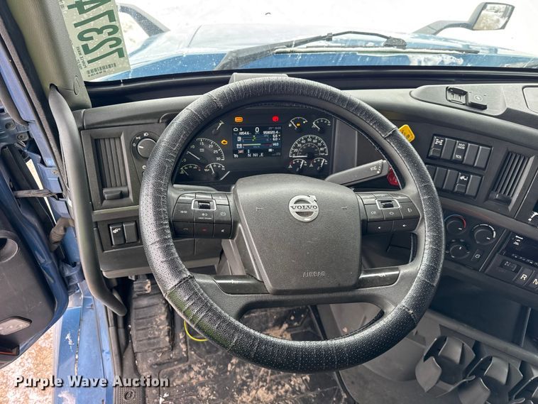 image for item YA1367 2020 Volvo VNL semi truck