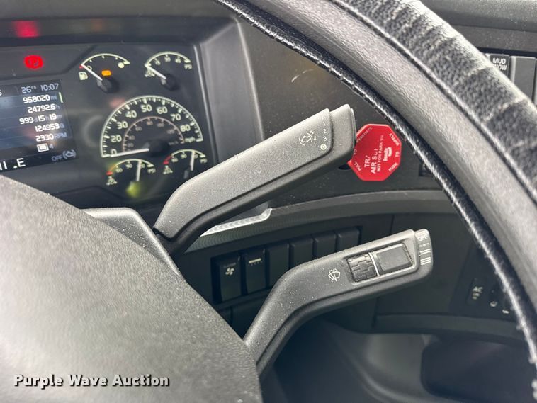 image for item YA1367 2020 Volvo VNL semi truck