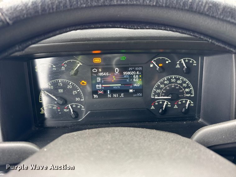 image for item YA1367 2020 Volvo VNL semi truck