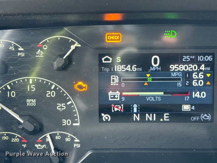 image for item YA1367 2020 Volvo VNL semi truck