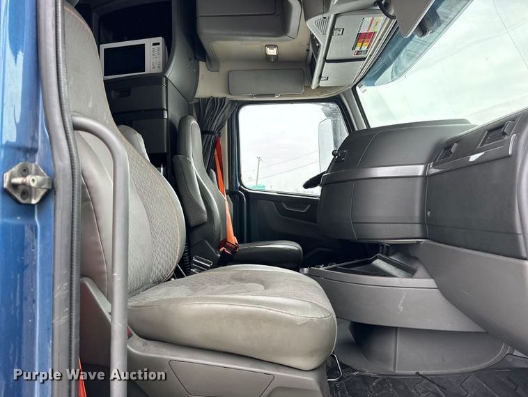 image for item YA1367 2020 Volvo VNL semi truck