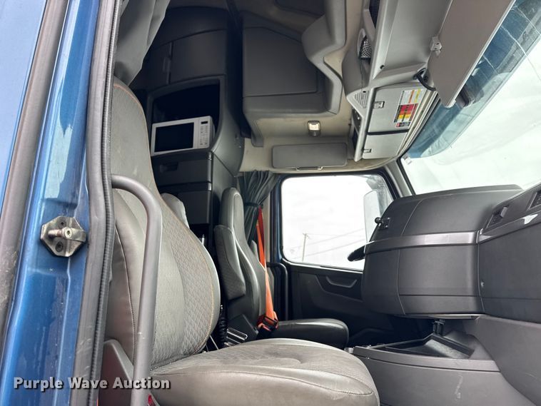 image for item YA1367 2020 Volvo VNL semi truck