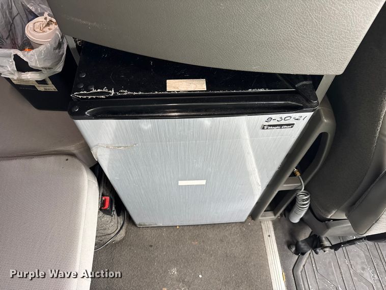 image for item YA1367 2020 Volvo VNL semi truck