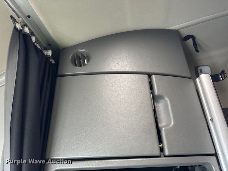 image for item YA1367 2020 Volvo VNL semi truck