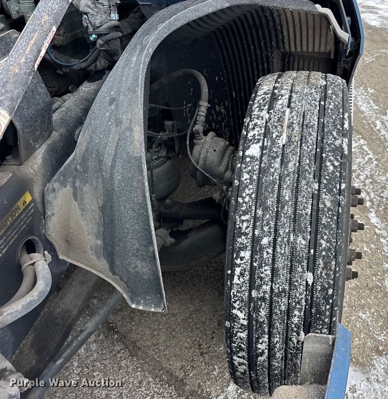 image for item YA1367 2020 Volvo VNL semi truck