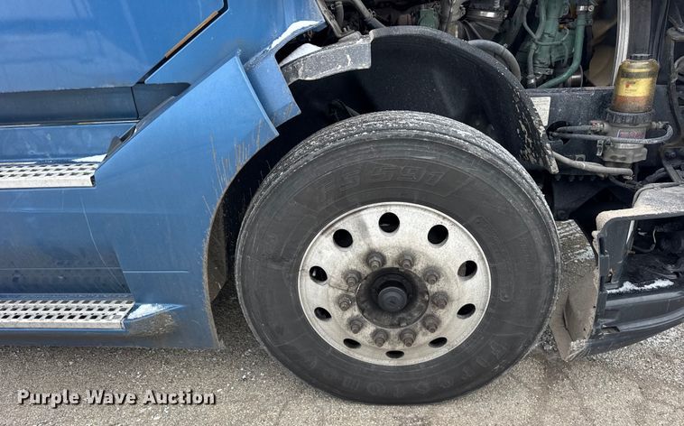 image for item YA1367 2020 Volvo VNL semi truck