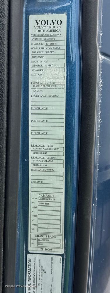 image for item YA1367 2020 Volvo VNL semi truck