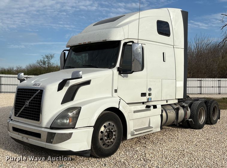 image for item YA1388 2016 Volvo VNL semi truck