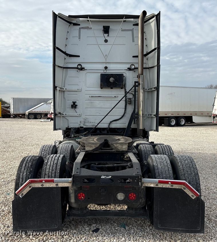 image for item YA1388 2016 Volvo VNL semi truck