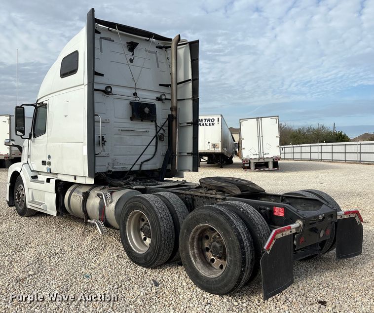 image for item YA1388 2016 Volvo VNL semi truck