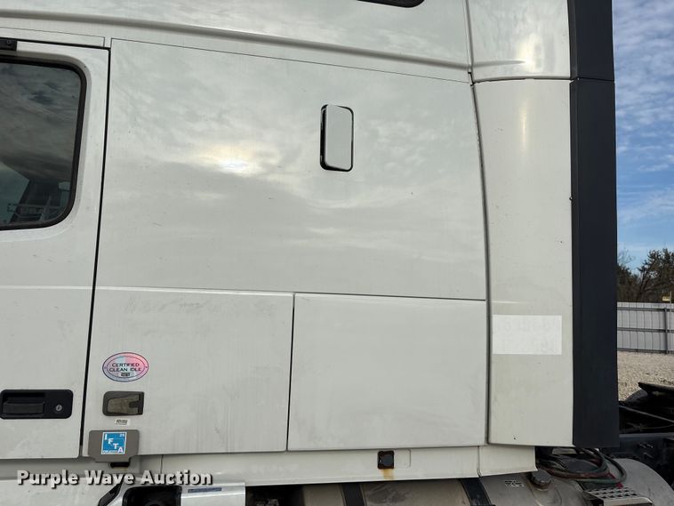 image for item YA1388 2016 Volvo VNL semi truck