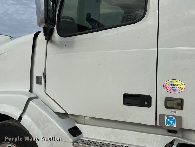 image for item YA1388 2016 Volvo VNL semi truck