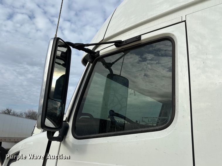 image for item YA1388 2016 Volvo VNL semi truck