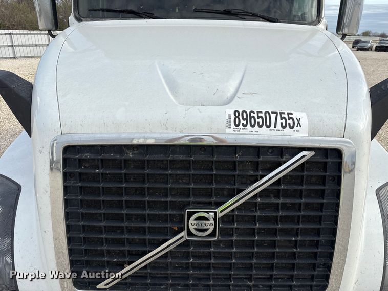 image for item YA1388 2016 Volvo VNL semi truck