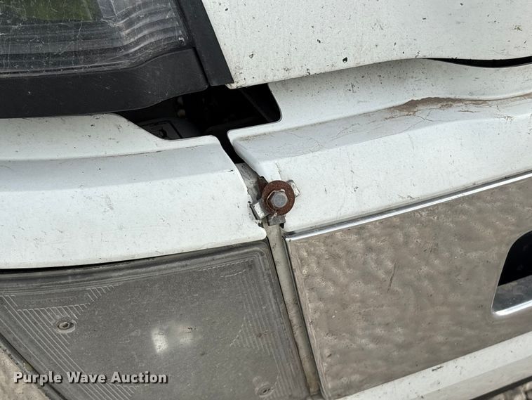 image for item YA1388 2016 Volvo VNL semi truck