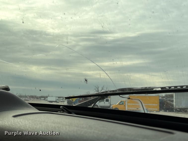 image for item YA1388 2016 Volvo VNL semi truck