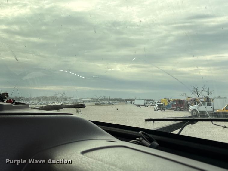 image for item YA1388 2016 Volvo VNL semi truck