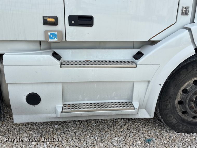 image for item YA1388 2016 Volvo VNL semi truck