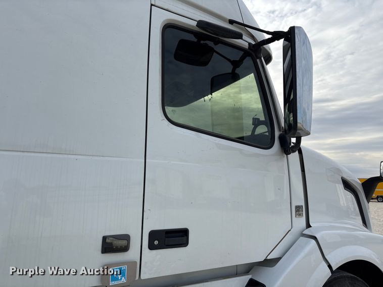 image for item YA1388 2016 Volvo VNL semi truck