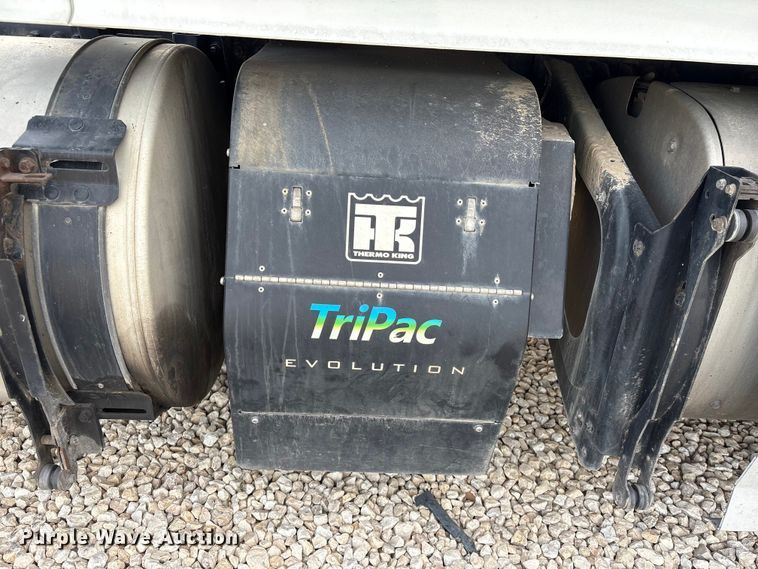 image for item YA1388 2016 Volvo VNL semi truck