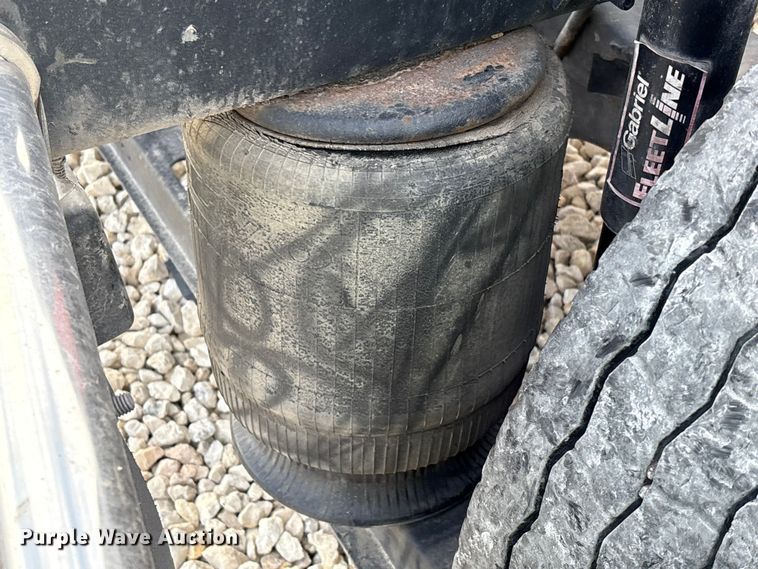 image for item YA1388 2016 Volvo VNL semi truck