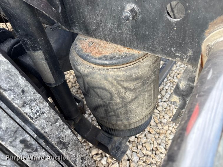 image for item YA1388 2016 Volvo VNL semi truck