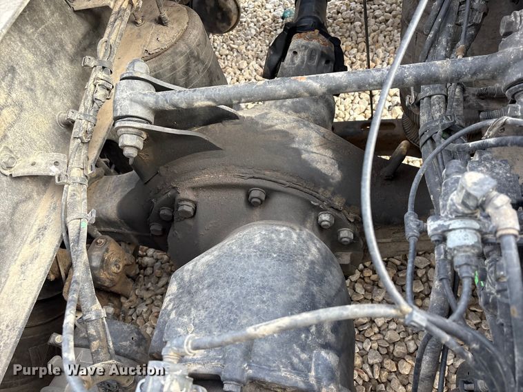 image for item YA1388 2016 Volvo VNL semi truck