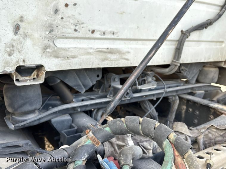 image for item YA1388 2016 Volvo VNL semi truck