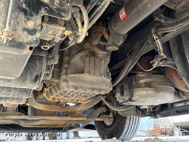 image for item YA1388 2016 Volvo VNL semi truck