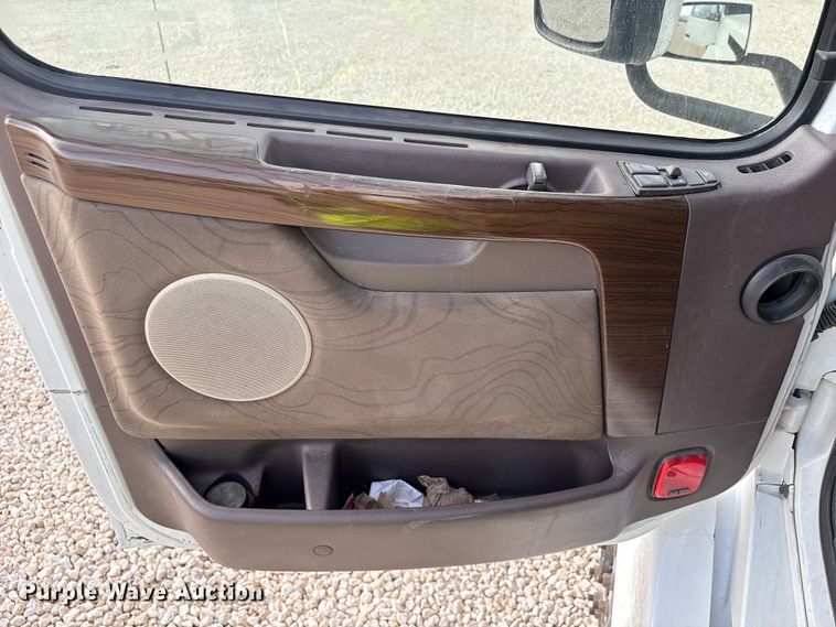 image for item YA1388 2016 Volvo VNL semi truck