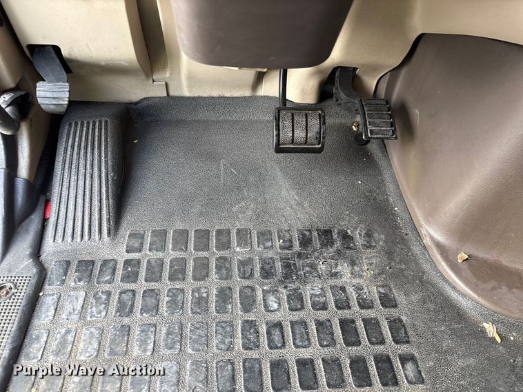 image for item YA1388 2016 Volvo VNL semi truck