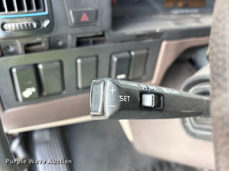 image for item YA1388 2016 Volvo VNL semi truck