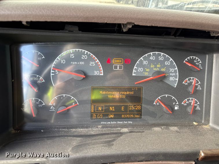 image for item YA1388 2016 Volvo VNL semi truck