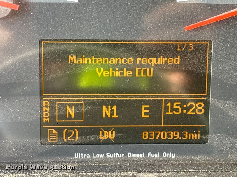 image for item YA1388 2016 Volvo VNL semi truck