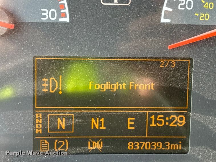 image for item YA1388 2016 Volvo VNL semi truck