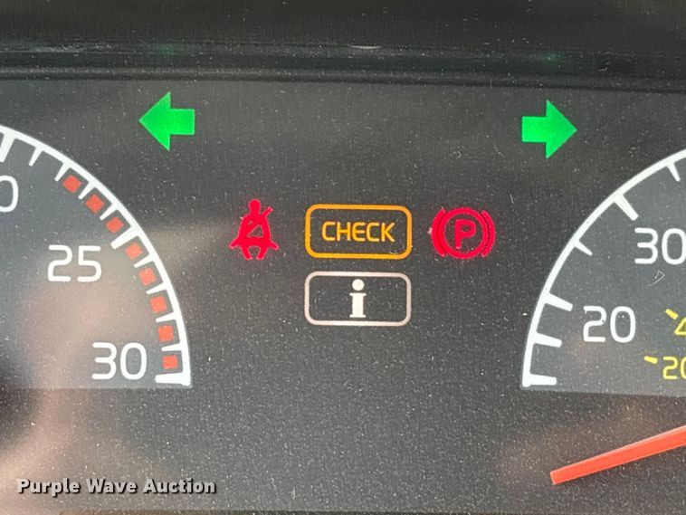 image for item YA1388 2016 Volvo VNL semi truck