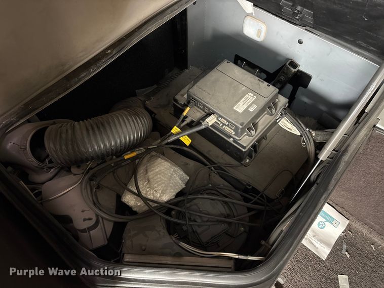 image for item YA1388 2016 Volvo VNL semi truck