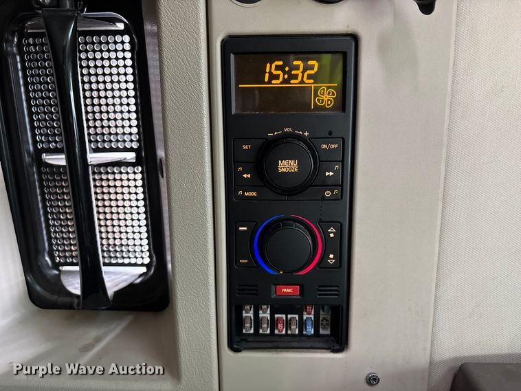 image for item YA1388 2016 Volvo VNL semi truck