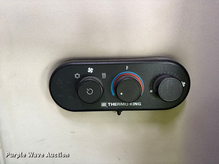 image for item YA1388 2016 Volvo VNL semi truck