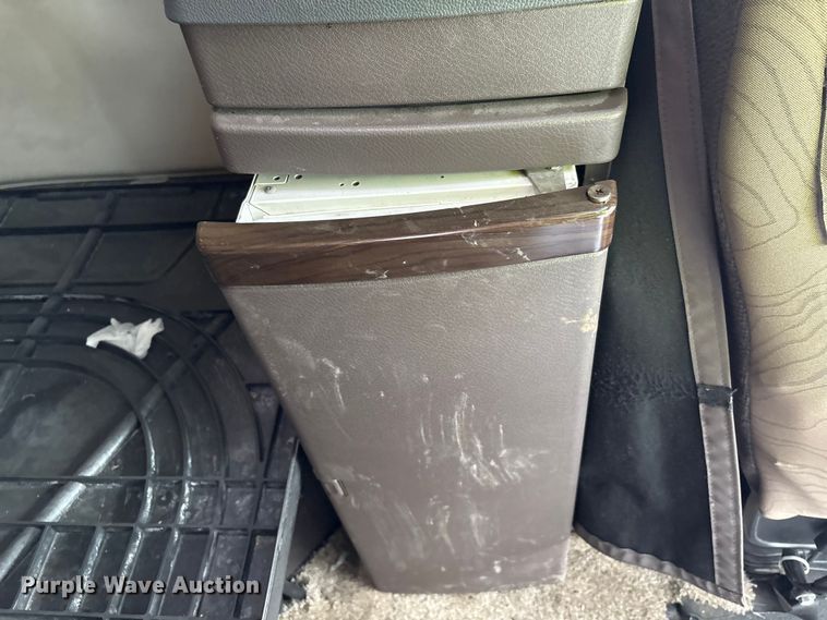 image for item YA1388 2016 Volvo VNL semi truck