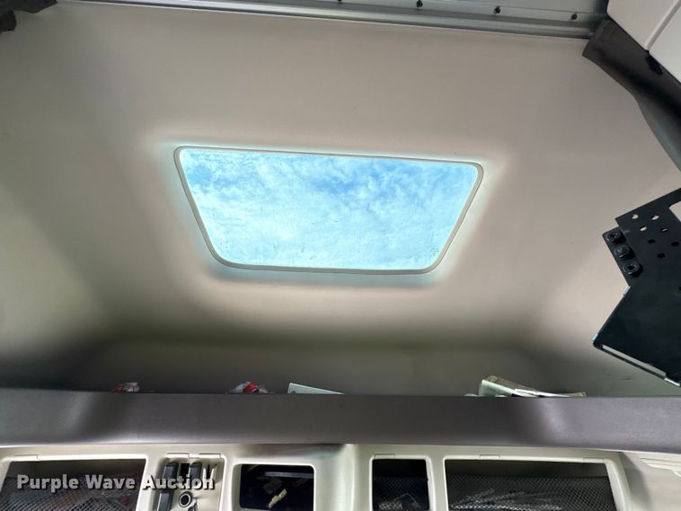 image for item YA1388 2016 Volvo VNL semi truck