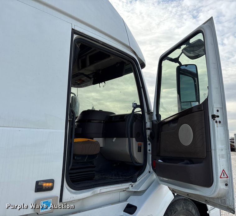 image for item YA1388 2016 Volvo VNL semi truck